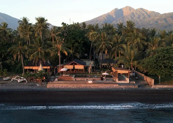 Vela Boutique - Oceanfront