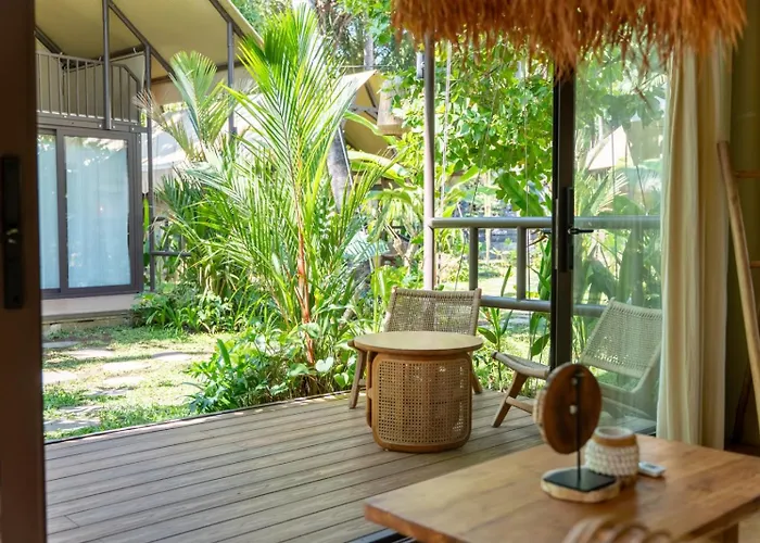 Campo de lujo Vela Boutique - Oceanfront Tianyar