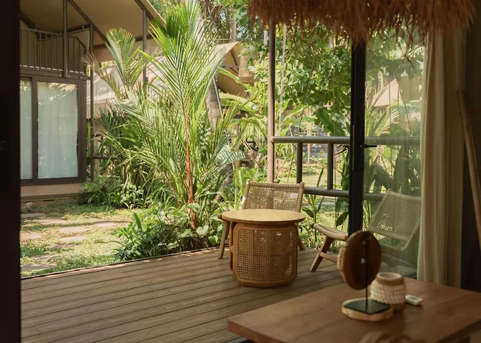 Campo de lujo Vela Boutique - Oceanfront Tianyar